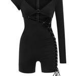 Khela siyah jarse kumaş, vücuda oturan kesim, ön dekolte, bağcıklı ve çıkarılabilir bralette detaylı tulum