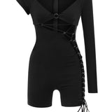 Khela siyah jarse kumaş, vücuda oturan kesim, ön dekolte, bağcıklı ve çıkarılabilir bralette detaylı tulum