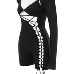 Khela siyah jarse kumaş, vücuda oturan kesim, ön dekolte, bağcıklı ve çıkarılabilir bralette detaylı tulum