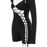 Khela siyah jarse kumaş, vücuda oturan kesim, ön dekolte, bağcıklı ve çıkarılabilir bralette detaylı tulum