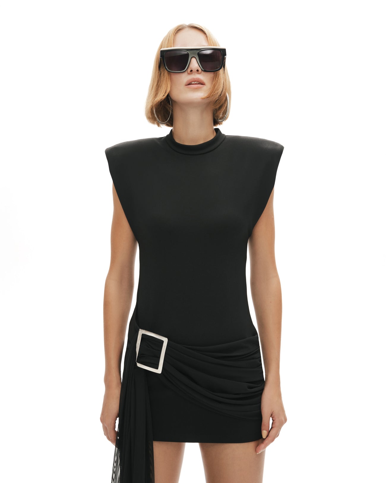 Siyah yüksek yaka tokalı drapeli kuyruk detaylı mini elbise