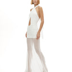 Beyaz tül kumaş büzgü detaylı göğüs dekolteli transparan maksi elbise