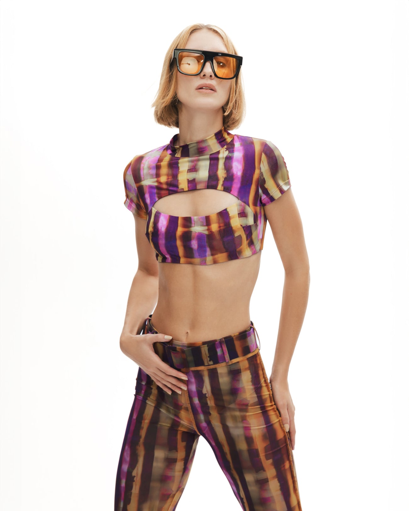 Desen baskılı dik yakalı ön pencere detaylı top