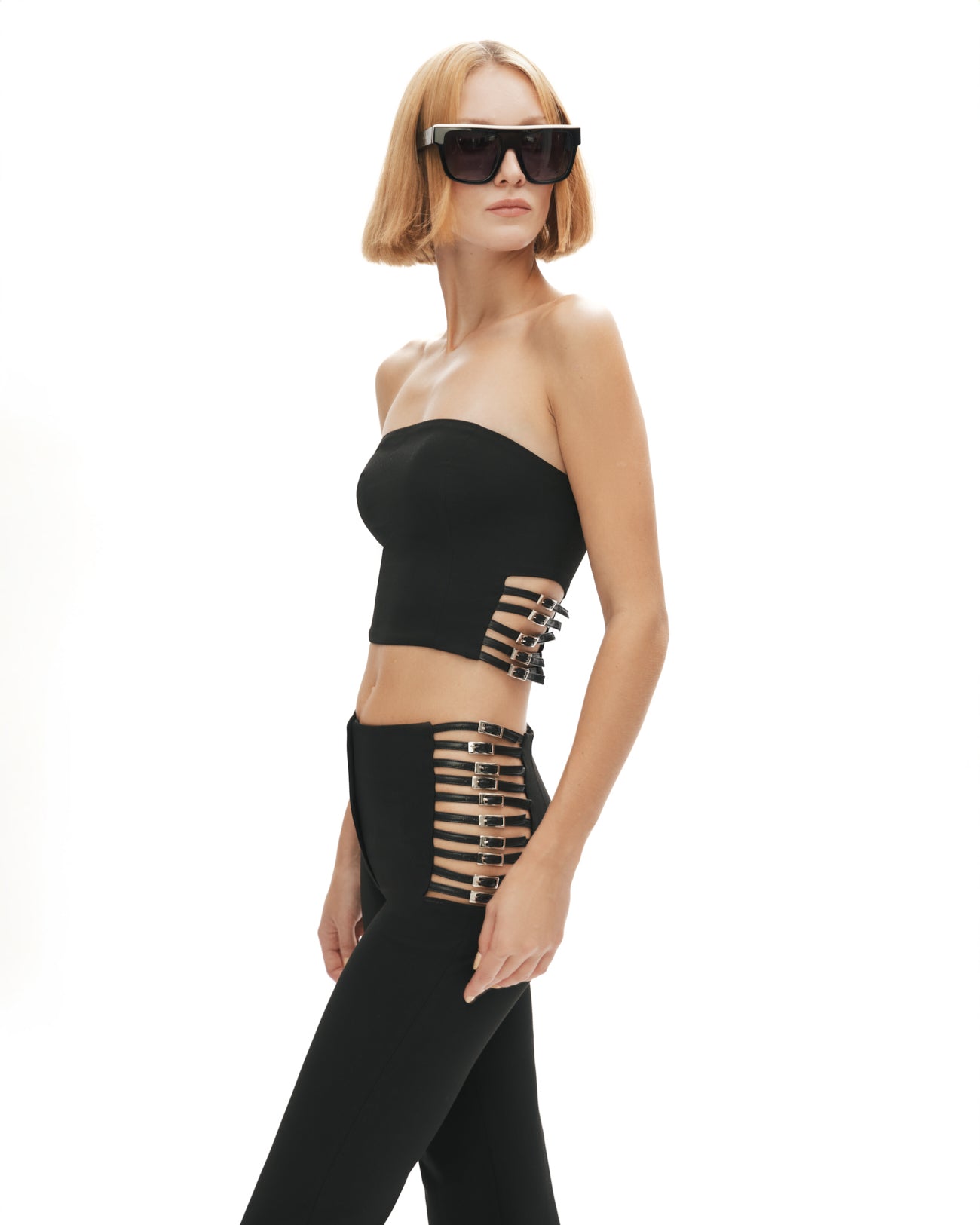 Siyah straplez yaka suni kemer detaylı top