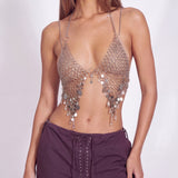 metal zincir halter top, üçgen form, pul uç detayları ve ayarlanabilir kapanma, tek beden.