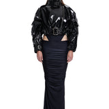 Khela siyah parlak deri görünümlü, metal tokalı dik yaka ceket