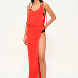 Kırmızı bağcıklı derin yırtmaçlı plaj elbisesi