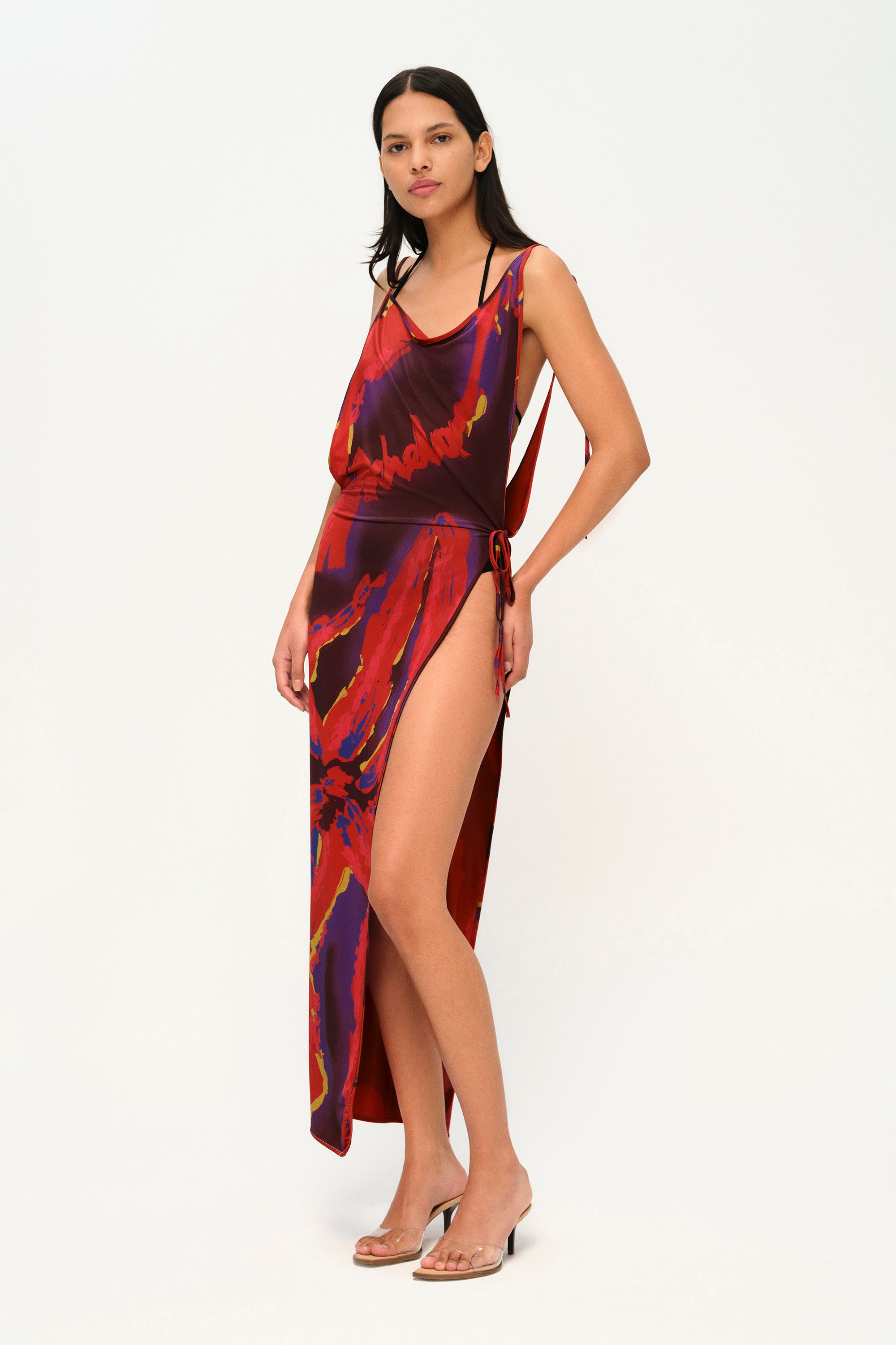 Çiçek desen bağcıklı derin yırtmaçlı plaj elbisesi