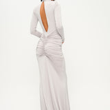 İnci uzun kollu çapraz askılı cut-out detaylı drapeli maxi elbise
