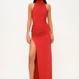 Kırmızı yüksek yaka drapeli derin yırtmaçlı maxi elbise