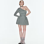 Yeşil bele oturan tek kol mini elbise