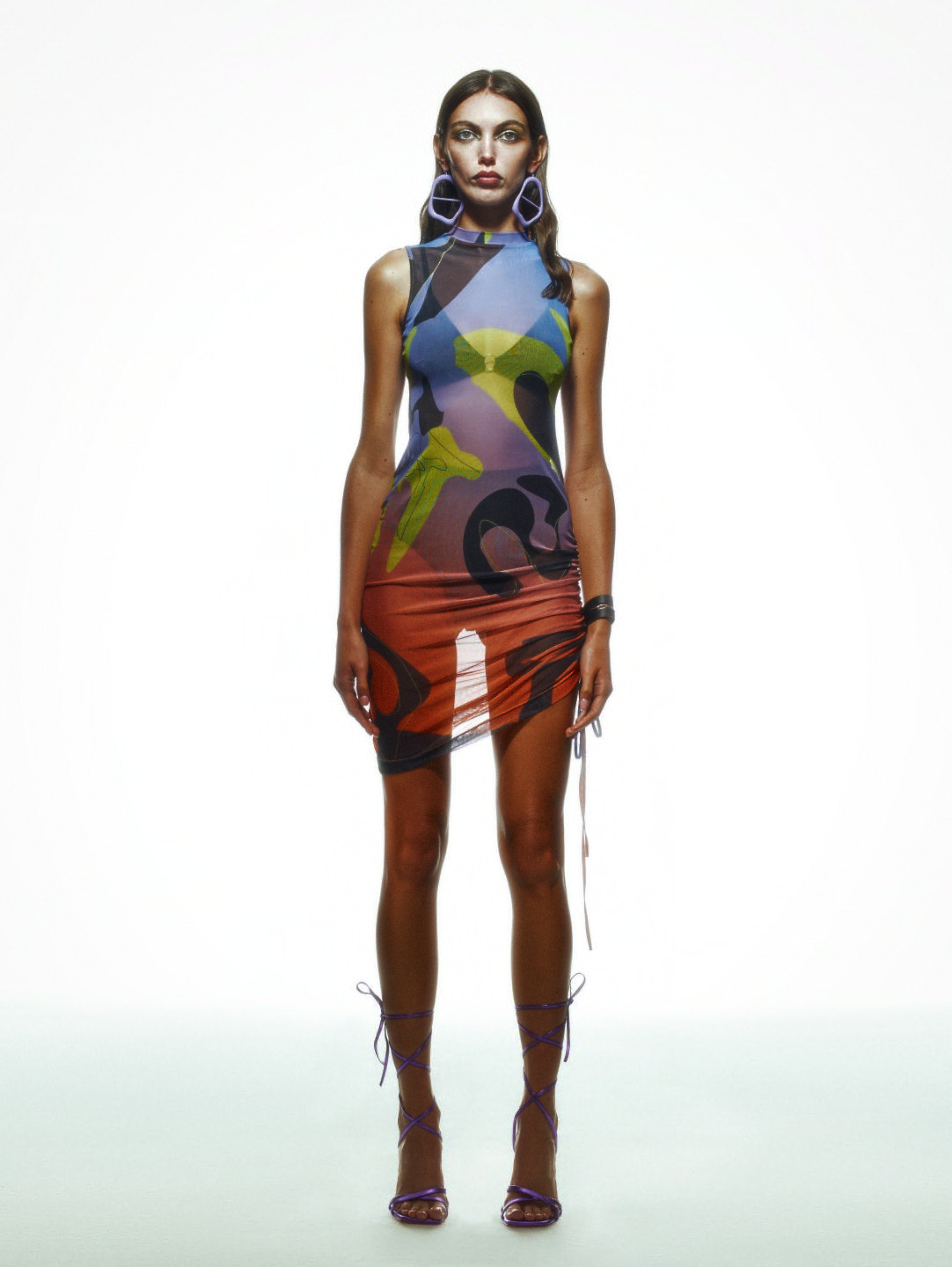 Khela desenli baskı dik yaka kolsuz drape detaylı tül elbise