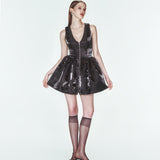 Khela siyah parlak kumaş sıfır kollu dar kesim V yaka mini elbise