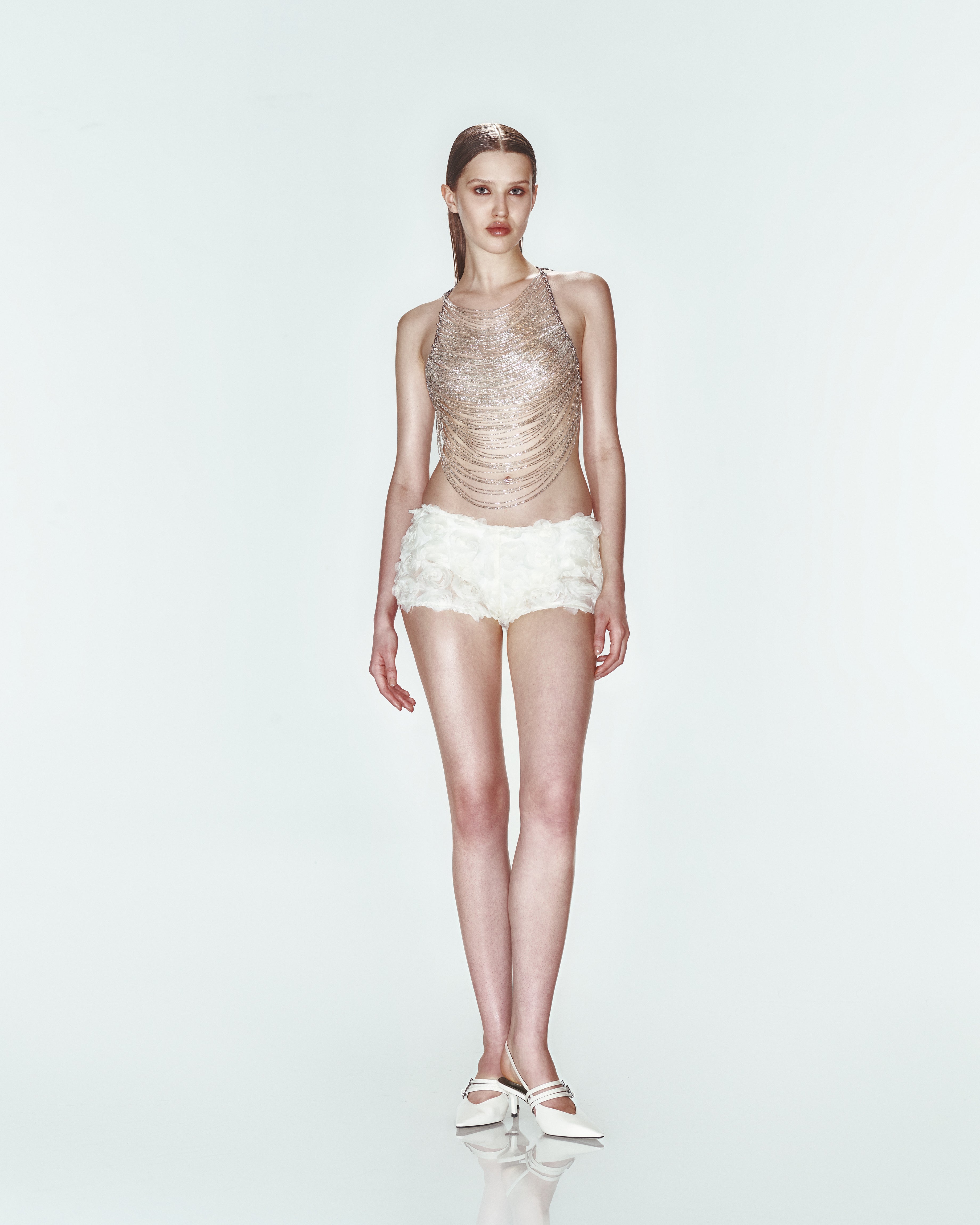 Gümüş boncuklu ve metal zincirli top