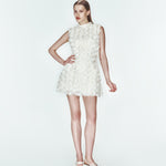 Ekru mandarin yaka 3D çiçekli detaylı a kesim mini elbise