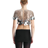 Parlak metal disk süslemeli zincir detaylı metal crop top