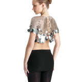 Parlak metal disk süslemeli zincir detaylı metal crop top