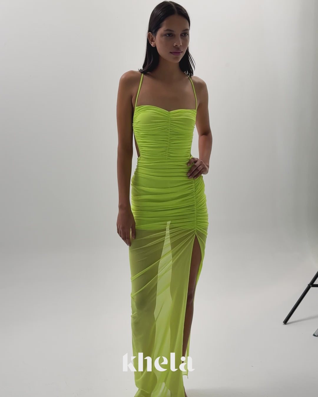 Lime rengi ince askılı drapeli tül maxi elbise