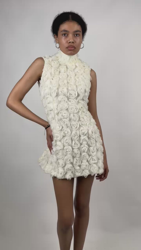 Ekru mandarin yaka 3D çiçekli detaylı a kesim mini elbise