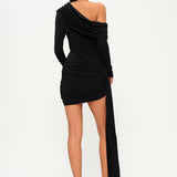 Siyah tek omuz uzun kollu drapeli mini elbise