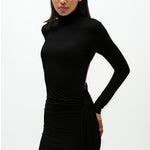 Siyah yüksek yaka uzun kollu drapeli mini elbise 