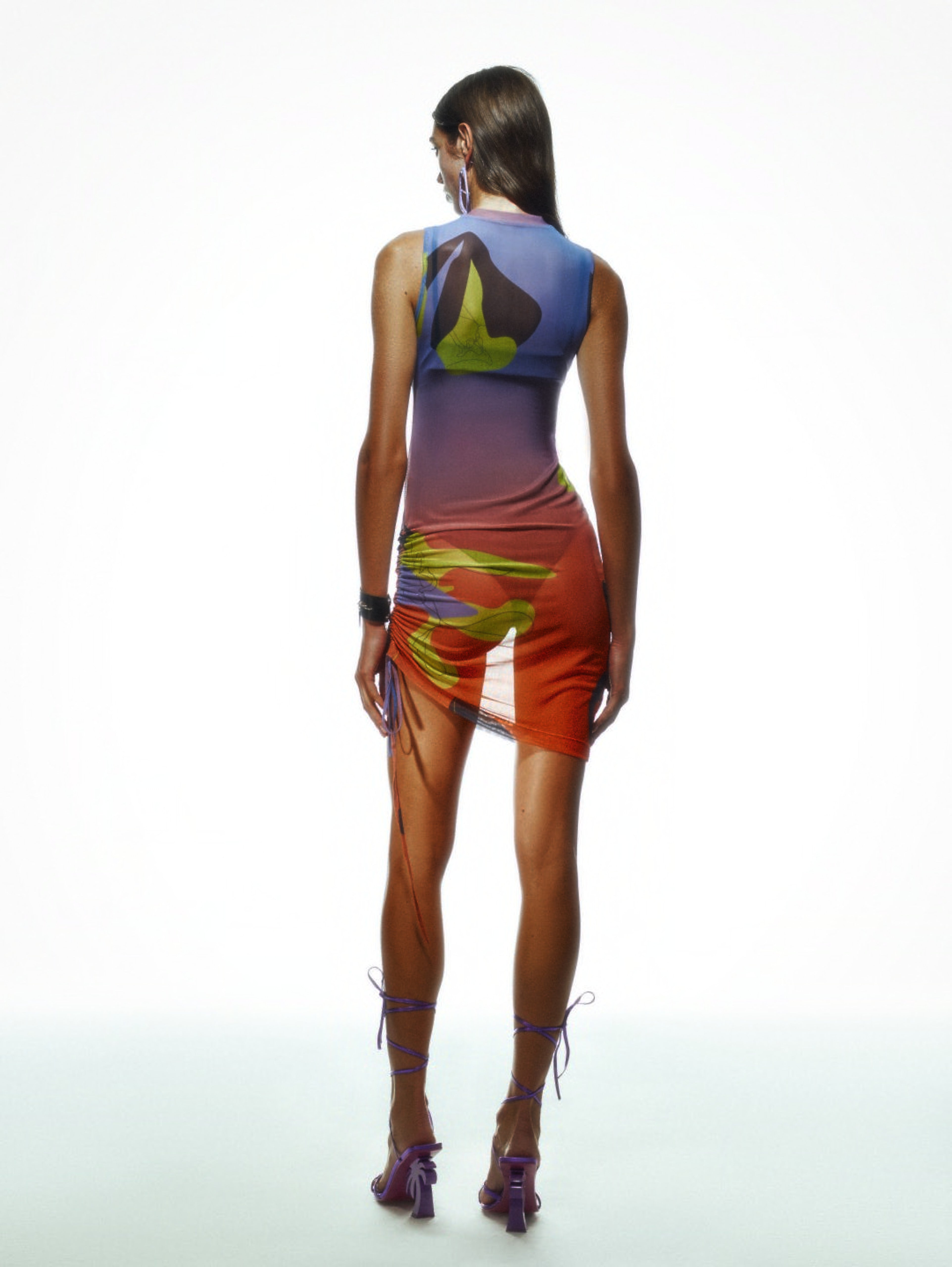 Khela desenli baskı dik yaka kolsuz drape detaylı tül elbise